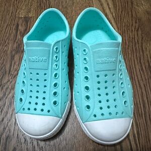 Native Kids Sneakers in Light Green and White